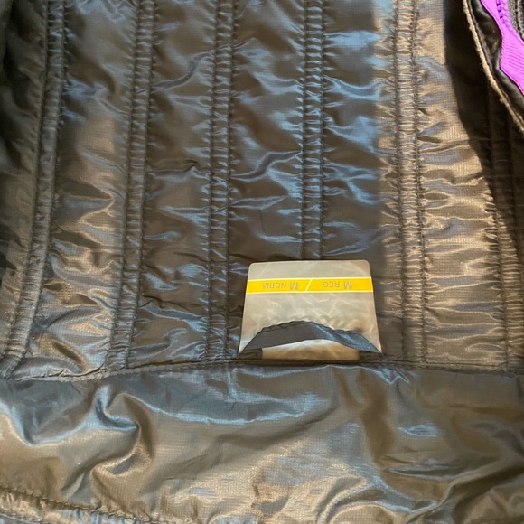 Cabela’s Lightweight Puffer/Windbreaker Black Jacket with Magenta Trim! Medium! - Picture 10 of 15